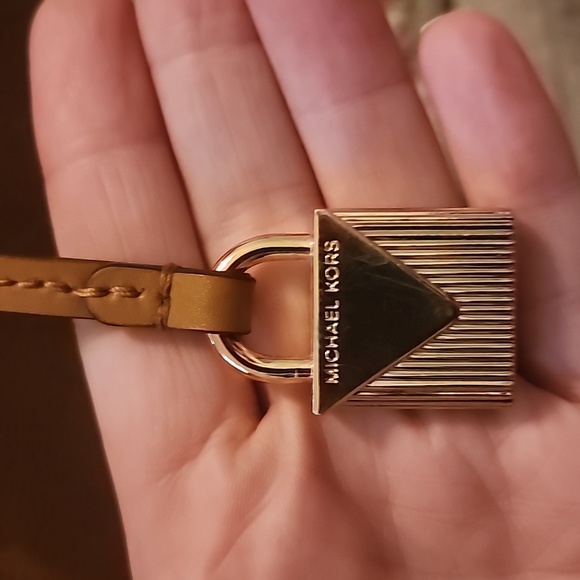 Michael Kors Purse with wallet - Picture 11 of 15